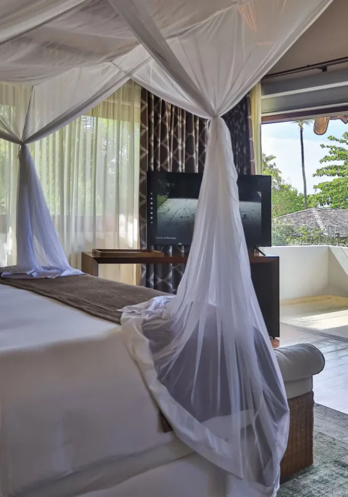 Quarto do Campo Bahia Hotel Villas Spa com cama de casal e ambiente acolhedor