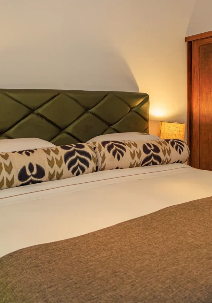 Quarto do Campo Bahia Hotel Villas Spa com ambiente aconchegante e iluminação suave